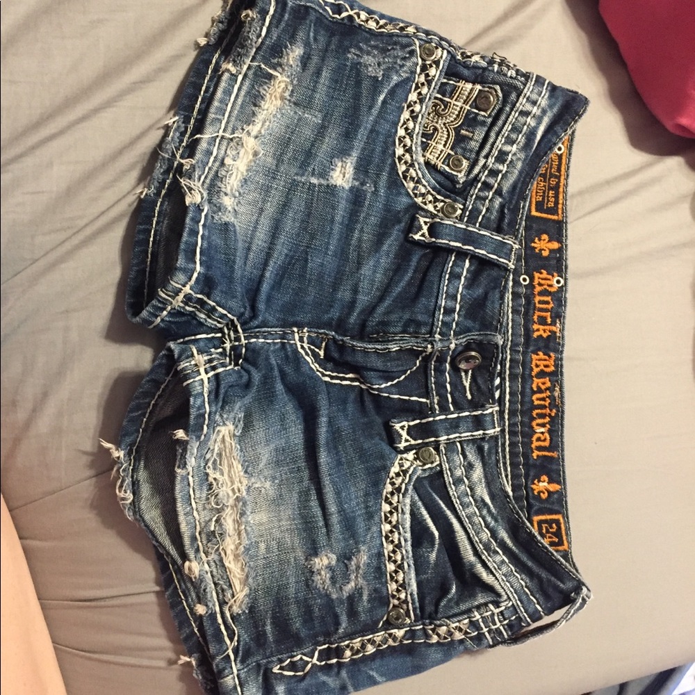 Buckle jean shorts